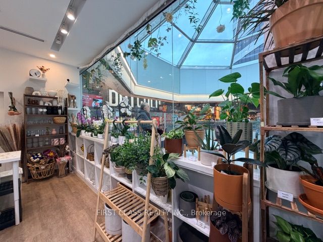 2 St. Clair Avenue E 105, Toronto C09, ON M4T 2T5