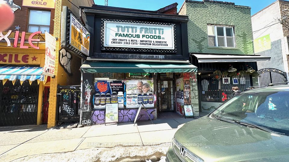 64 Kensington Avenue Main, Toronto C01, ON M5T 2K1