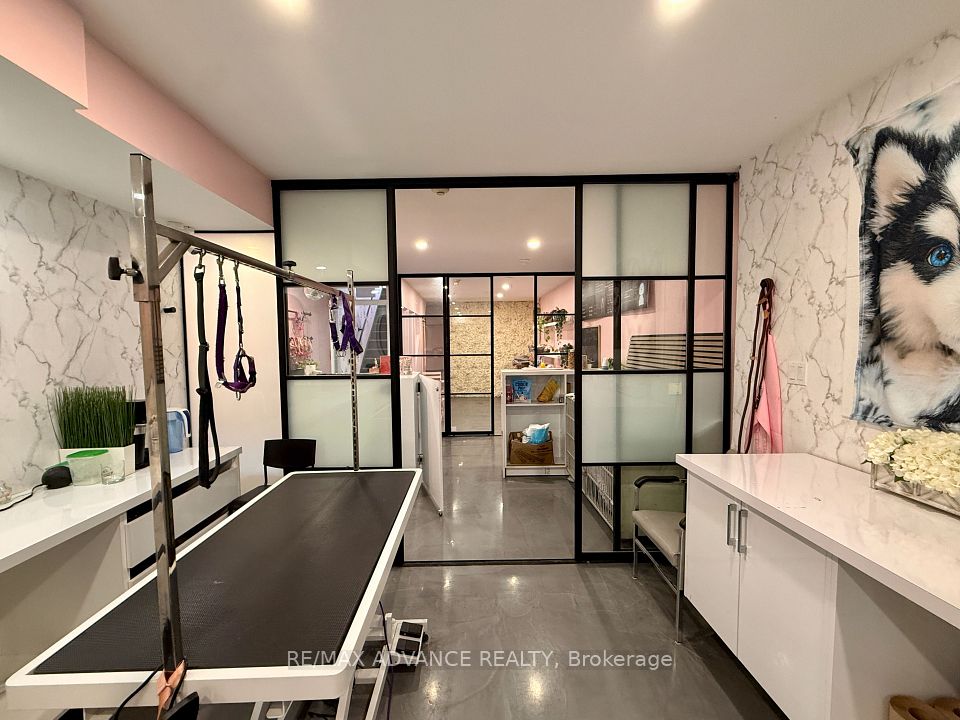 642 Queen Street W Bsmt, Toronto C01, ON M6J 1E4