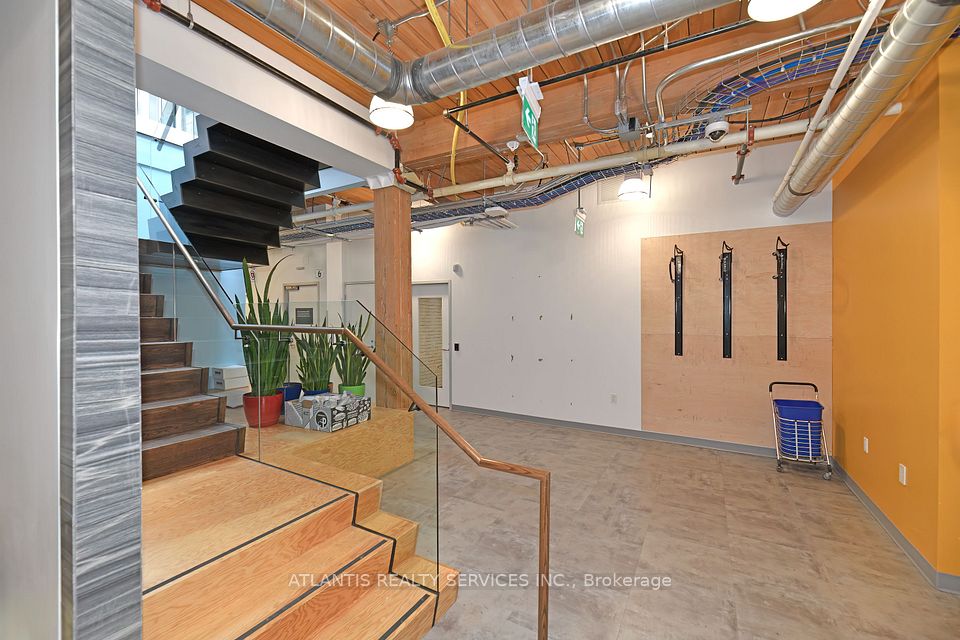 243 College Street 400/500, Toronto C01, ON M5T 1R5