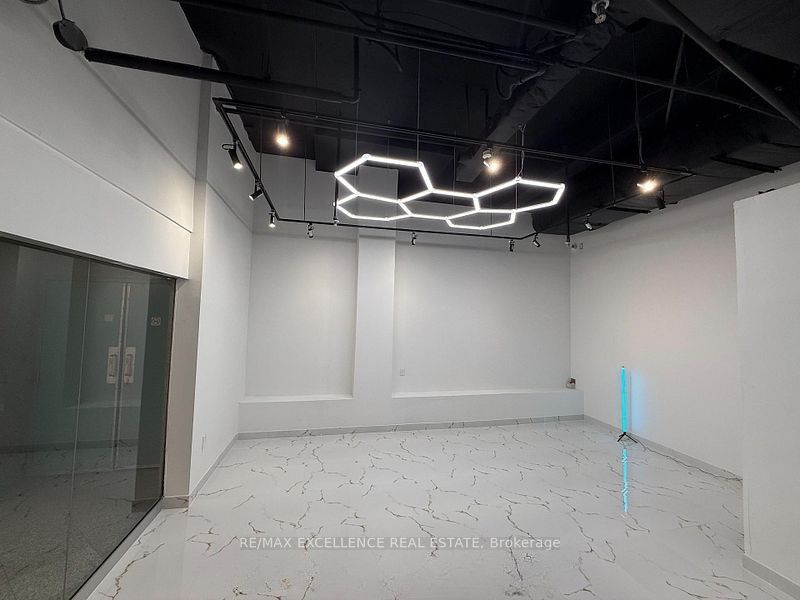 222 Spadina Avenue 139, Toronto C01, ON M5T 3B3