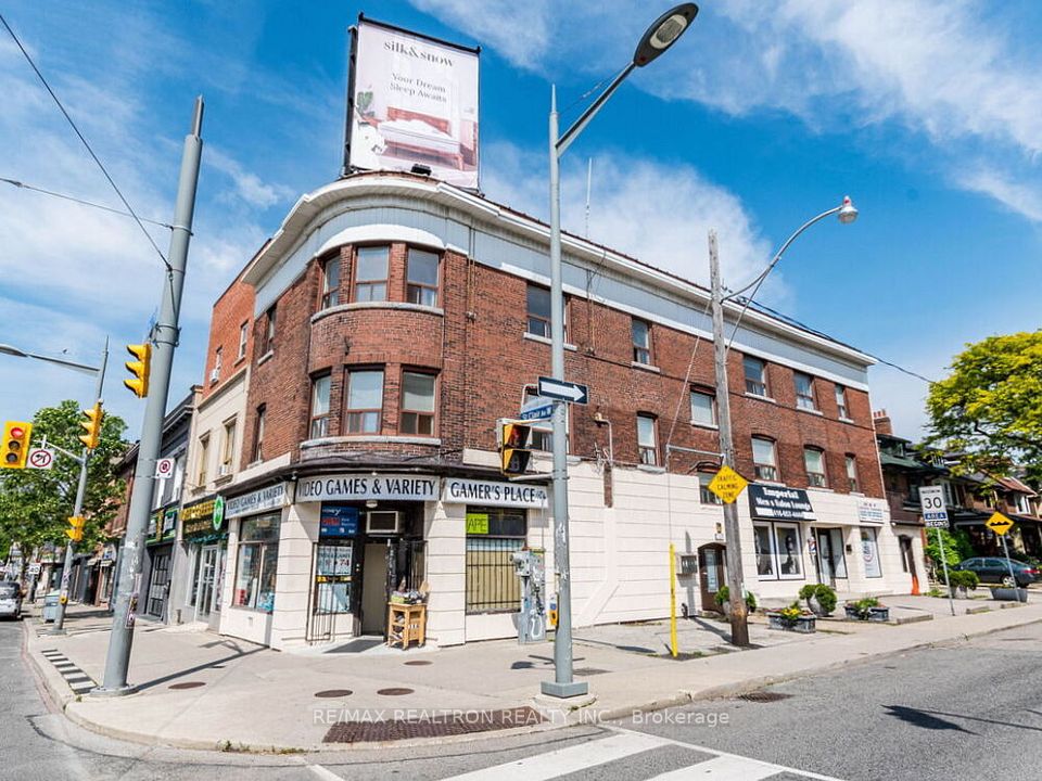 1038 St Clair Avenue W, Toronto C03, ON M6E 1A5