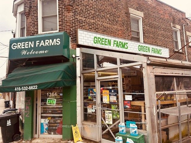 1364 Bathurst Street, Toronto C02, ON M5R 3H7