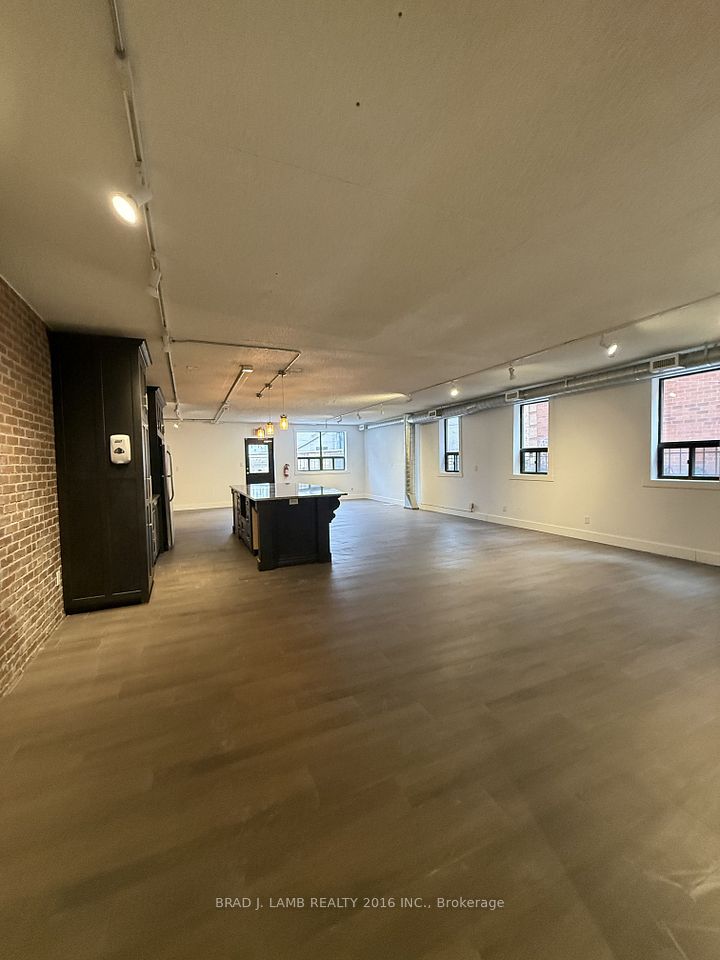 588 Richmond Street W, Toronto C01, ON M5V 1Y9