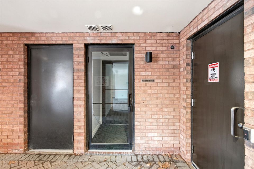 2900 Yonge Street 101, Toronto C04, ON M4N 3N8