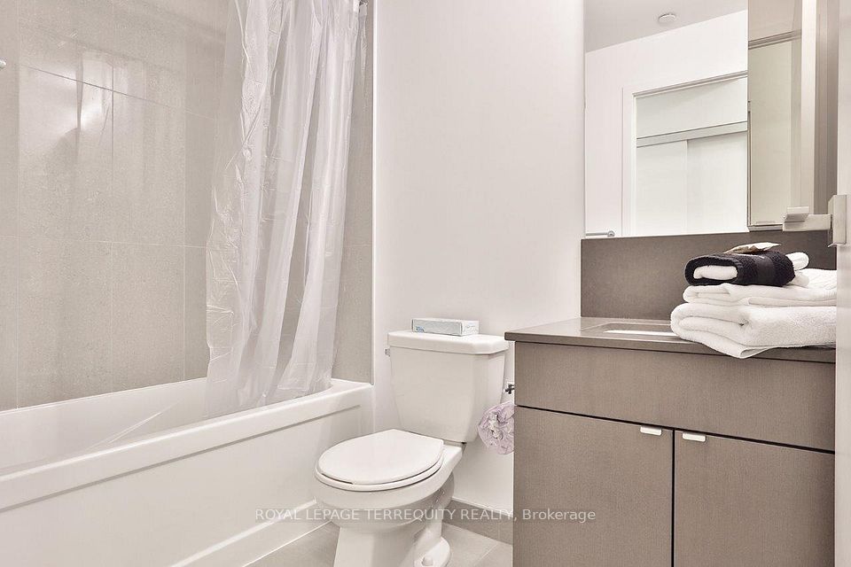 Condo Apartment at 98 Lillian Street 210, Toronto C10, ON M4S 0A5, Toronto C10