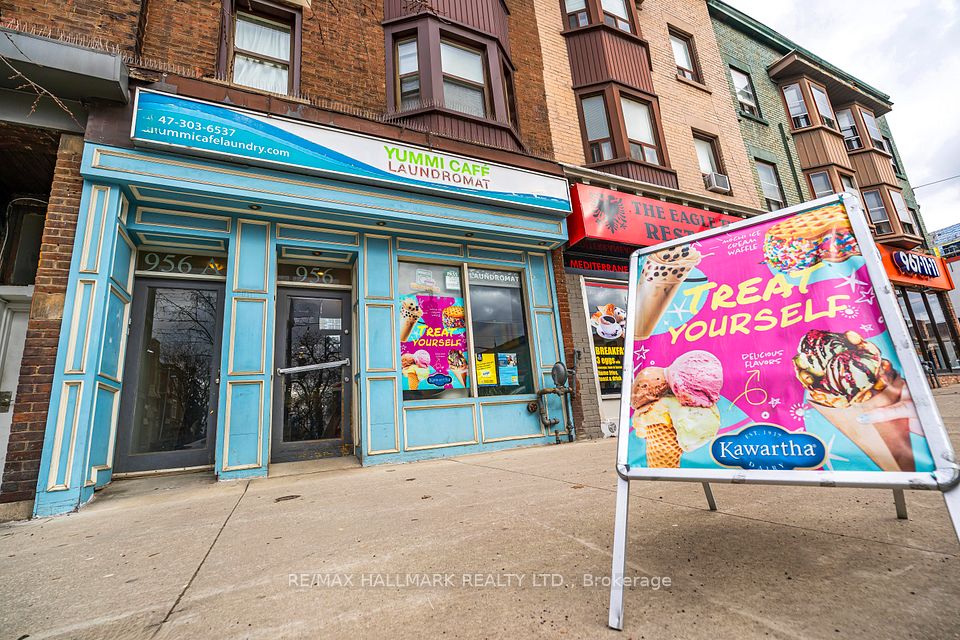 956 St Clair Avenue W Main Floor, Toronto C03, ON M6E 1A1
