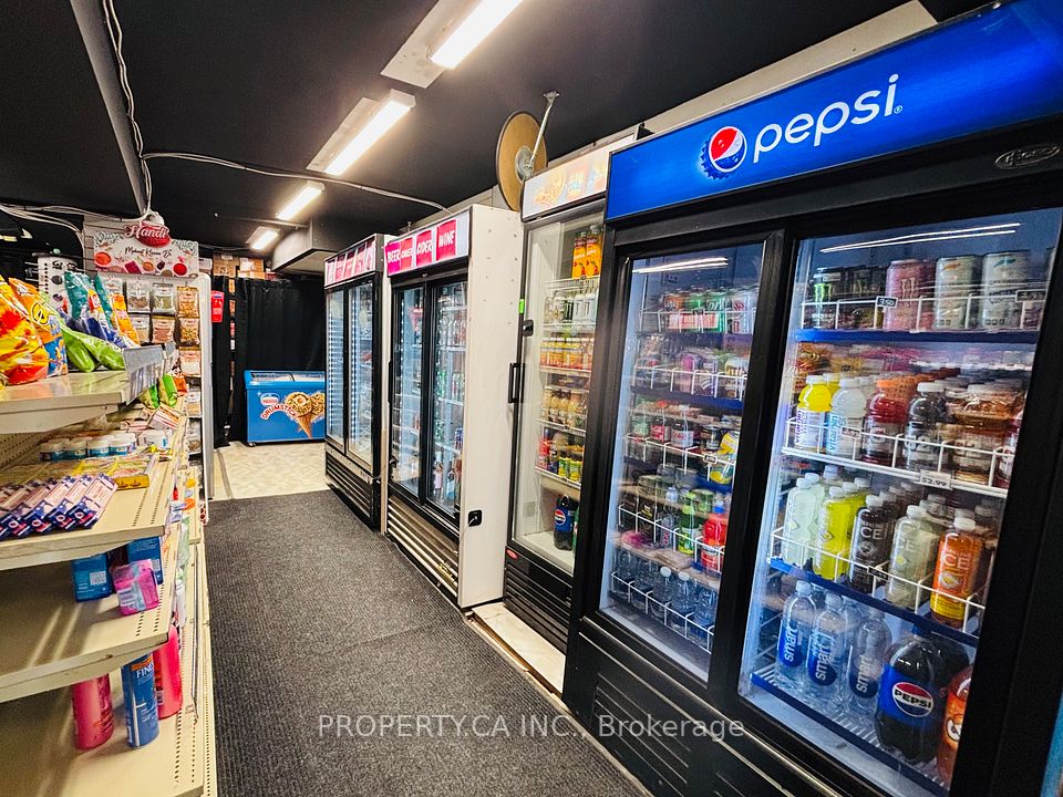 97 Carlton Street, Toronto C08, ON M5B 1M1