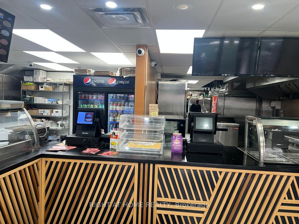 419-429 Yonge Street 102, Toronto C08, ON M5B 1T1