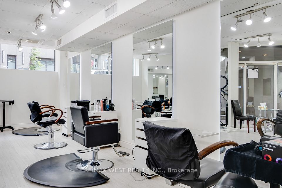 1300 Bay Street, Toronto C02, ON M5R 3K8