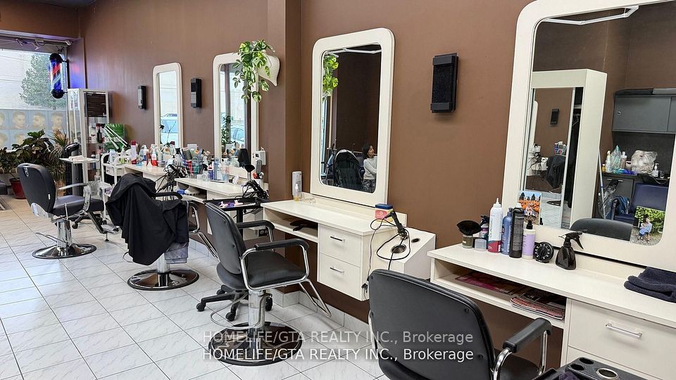 1468 Victoria Park Avenue 3, Toronto C13, ON M4A 2M2