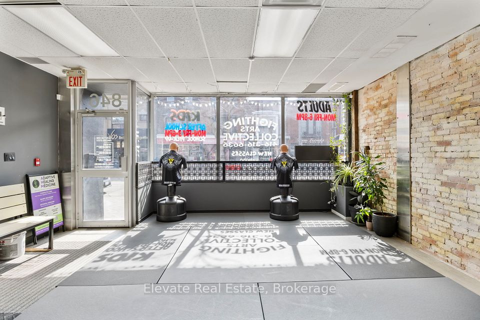 846 College Street, Toronto C01, ON M6H 1A2