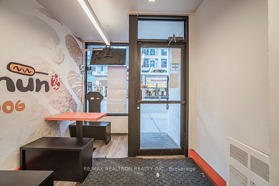 582 Yonge Street, Toronto C01, ON M4Y 1Z3