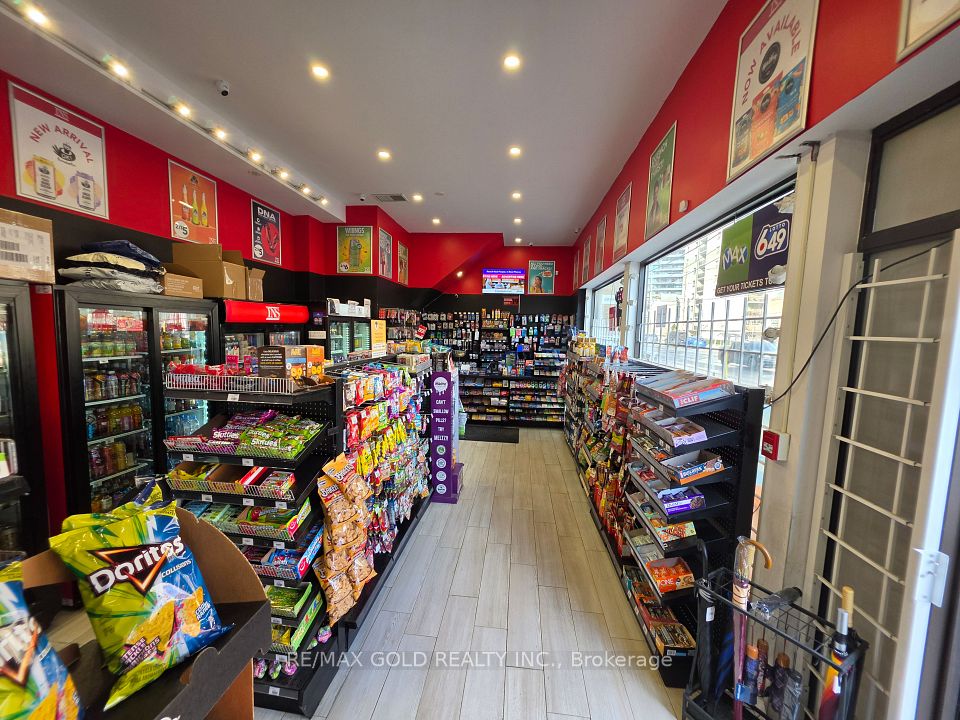 142 Avenue Road, Toronto C02, ON M5R 2H6