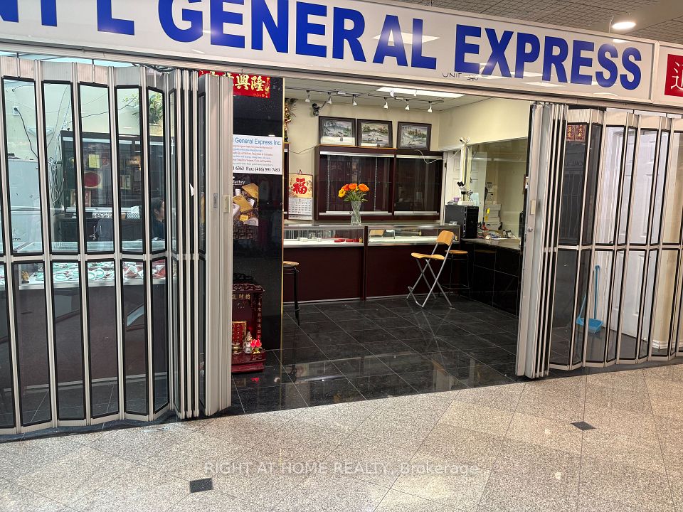 222 Spadina Avenue 140, Toronto C01, ON M5T 3B3