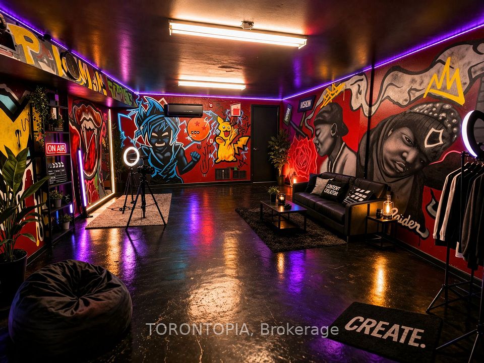 821A Bloor Street W, Toronto C01, ON M6G 1M1