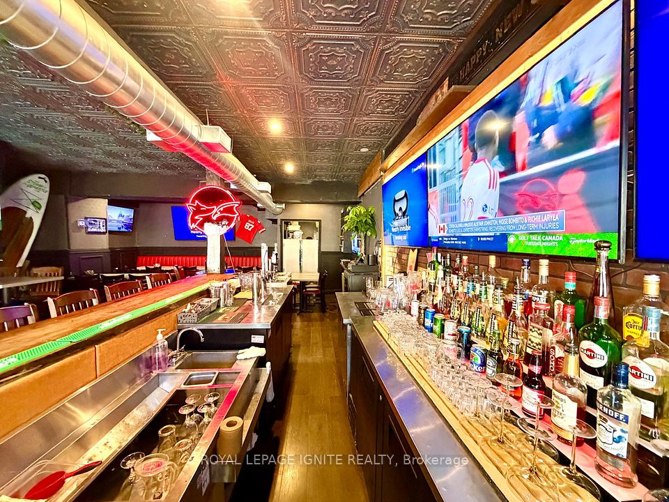 831 Dundas Street W, Toronto C01, ON M6J 1V4