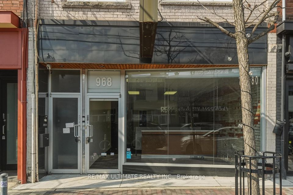 968 College Street, Toronto C01, ON M5H 1A5