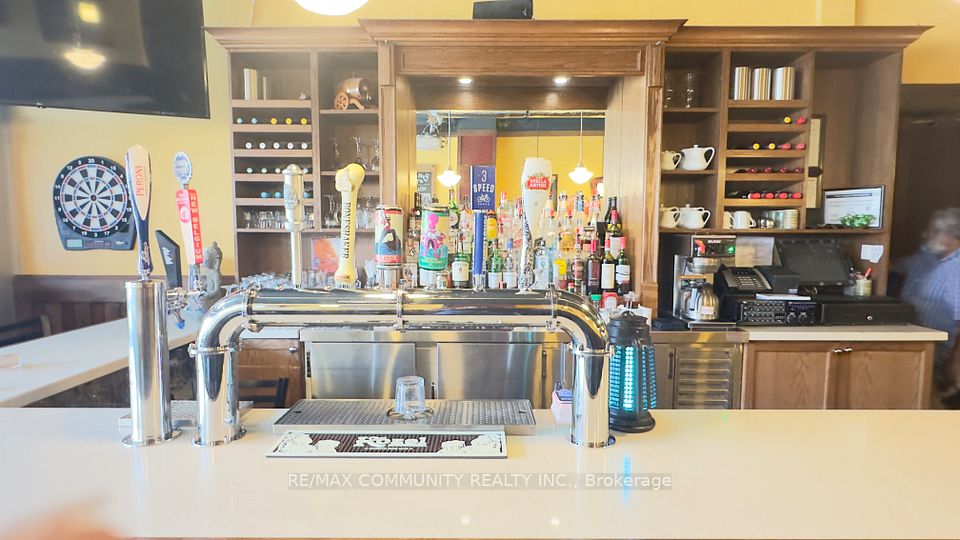 641 Dupont Street, Toronto C02, ON M6G 1Z4