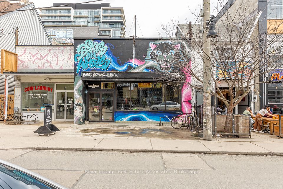 309 Augusta Avenue, Toronto C01, ON M5T 2M2