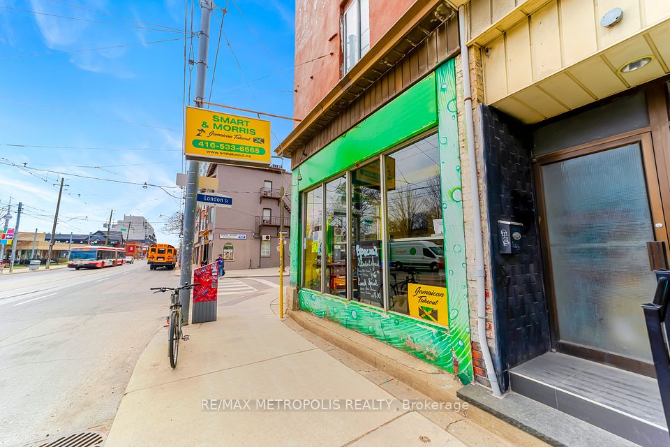 854 BATHURST Street, Toronto C02, ON M5R 3G3