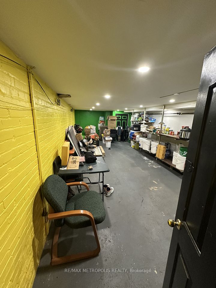 854 BATHURST Street, Toronto C02, ON M5R 3G3