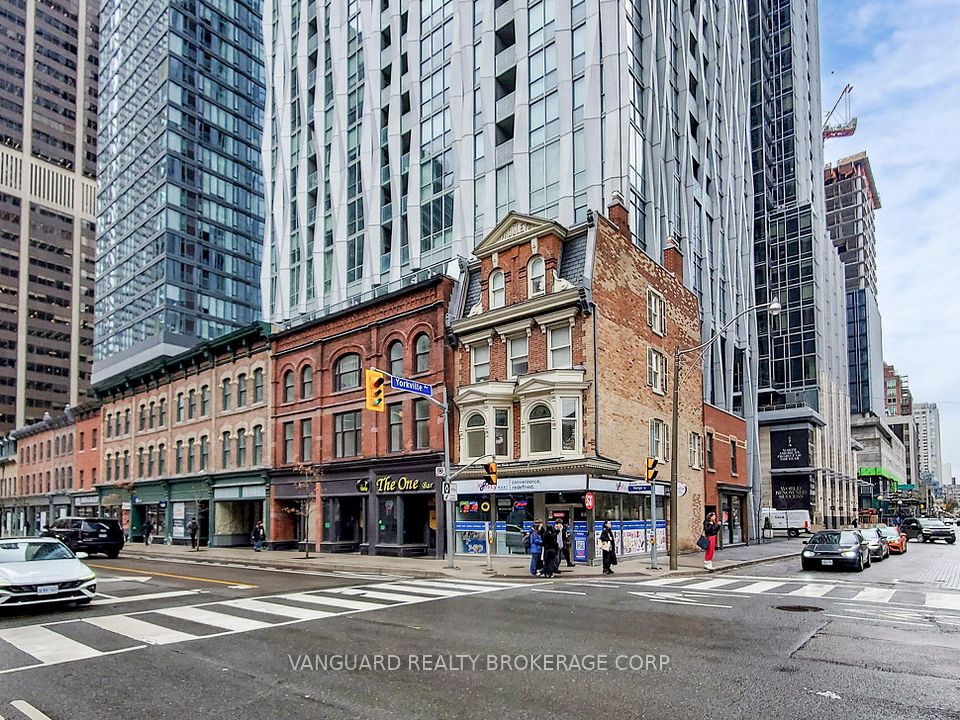 1 Yorkville Avenue 107, 108 & 1010, Toronto C02, ON M4W 1L1