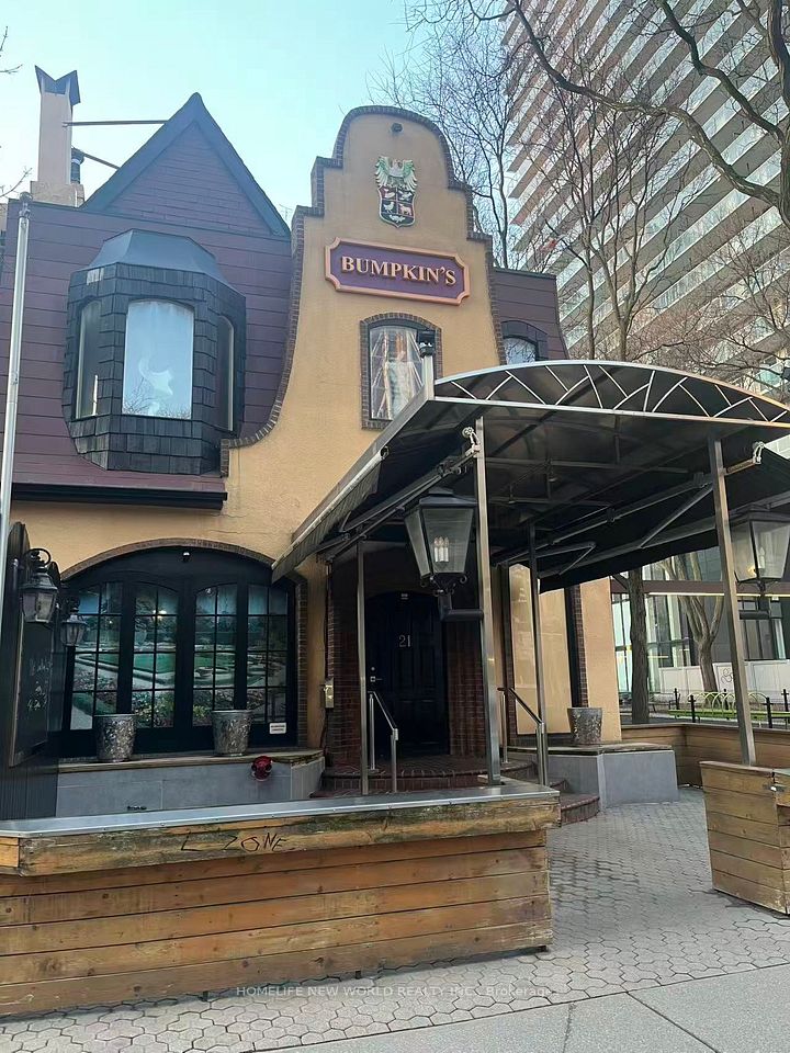 21 Gloucester Street, Toronto C08, ON M4Y 1L8