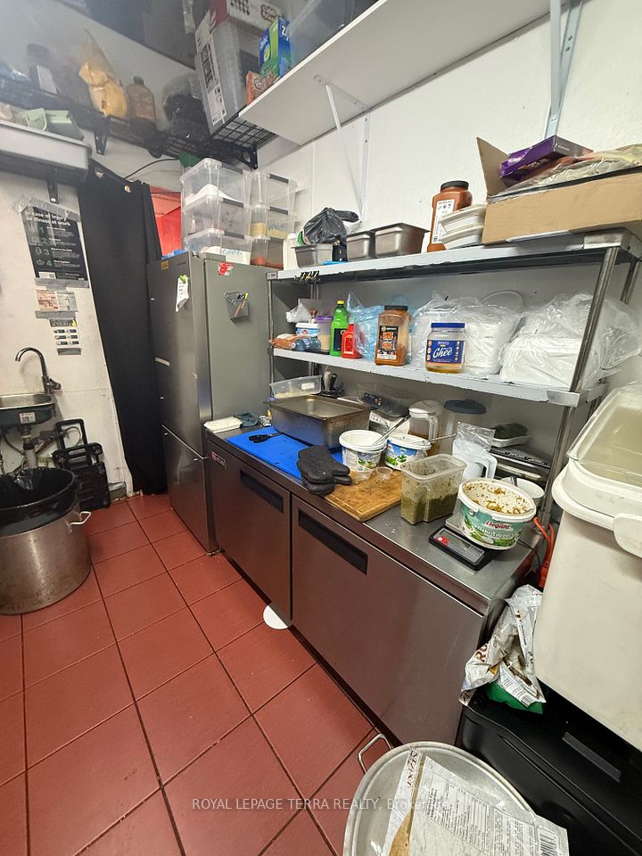 16 Mallard Road A-207, Toronto C13, ON M3B 0A7