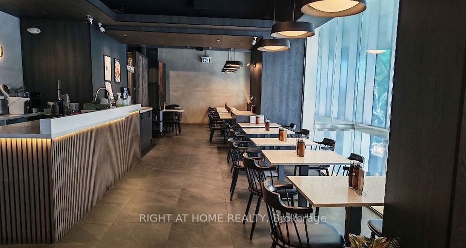 6 Eglinton Avenue E Upper, Toronto C10, ON M4P 1A6