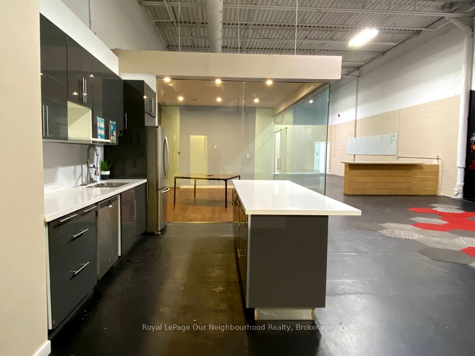 100 Sunrise Avenue 106b, Toronto C13, ON M4A 1B3