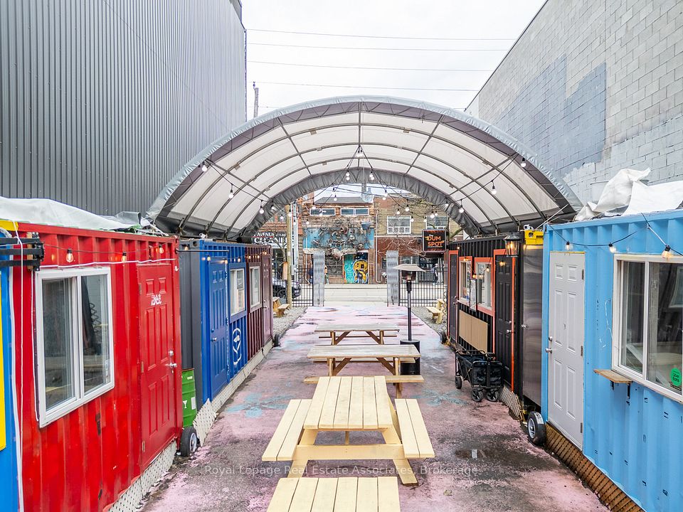 617 Queen Street W, Toronto C01, ON M5V 2B7