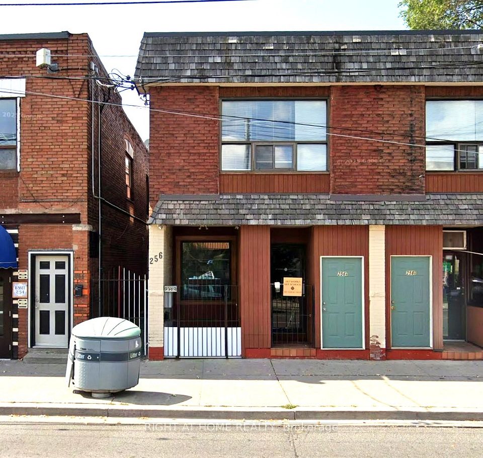 256 Lansdowne Avenue Main, Toronto C01, ON M6H 3X9