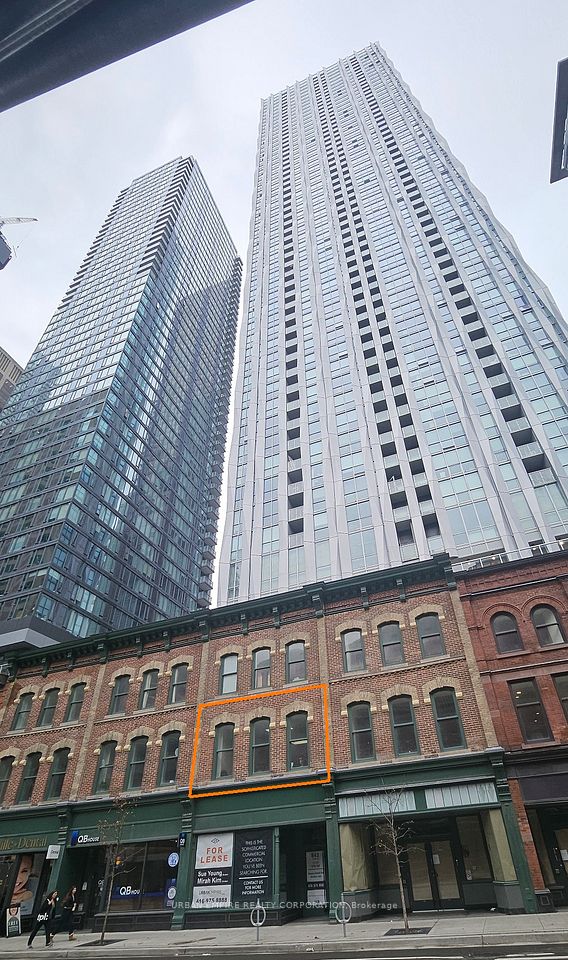 1 Yorkville Avenue 204, Toronto C02, ON M4W 0B1