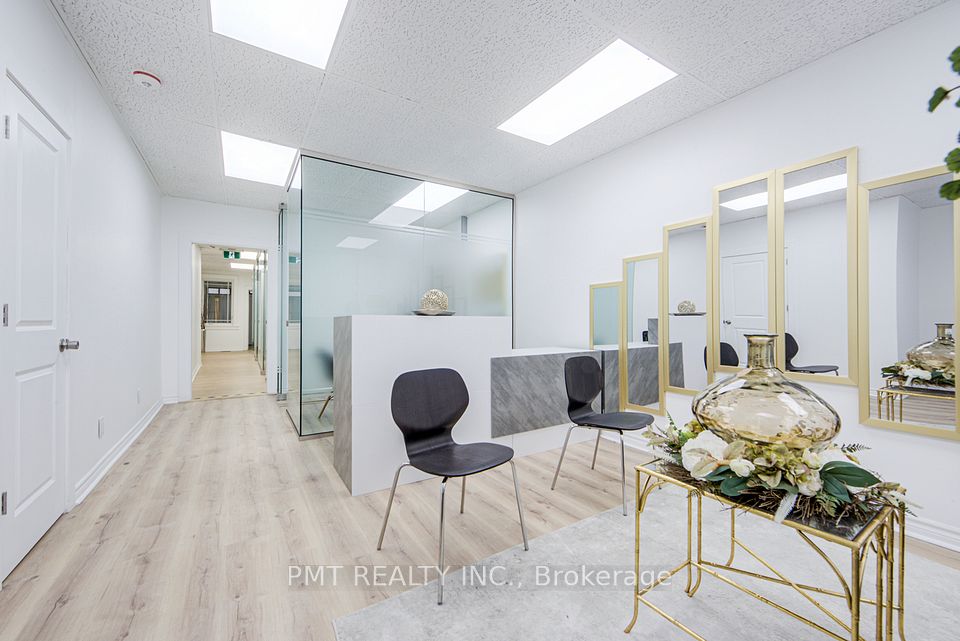 1092 Bathurst Street, Toronto C02, ON M5R 3G9