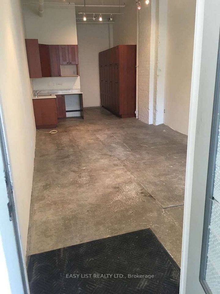 198 Walnut Avenue, Toronto C01, ON M6J 2N6