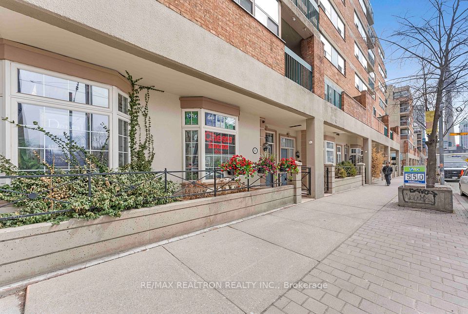 85 McCaul Street N, Toronto C01, ON M5T 2W7