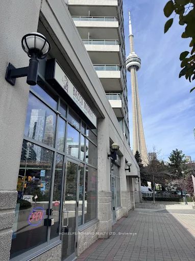 228 Queens Quay W 8, Toronto C01, ON M5J 2X1