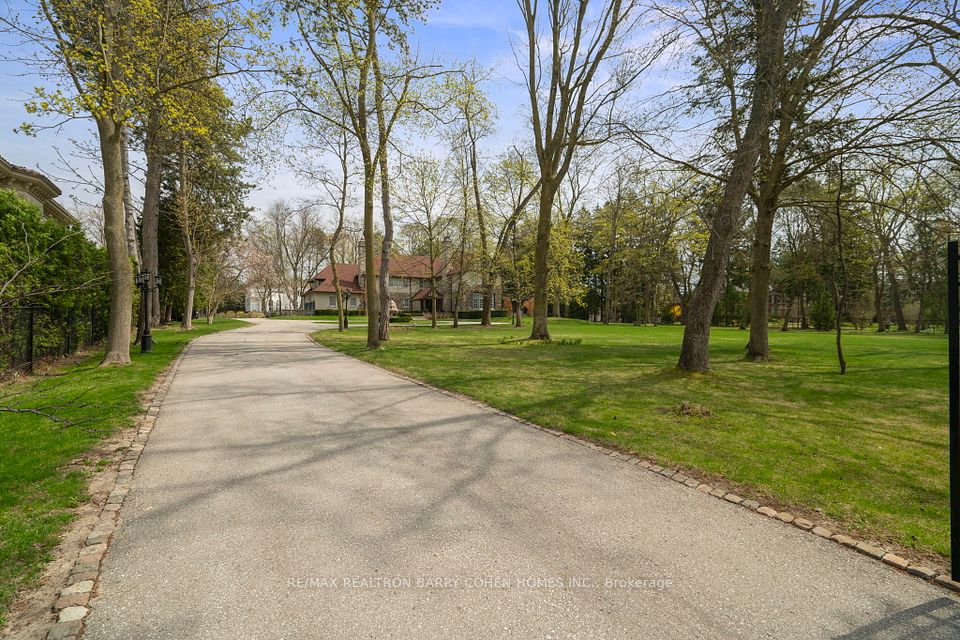 15 Park Lane Circle, Toronto, ON M3B 1Z8 at 15 Park Lane Circle, Toronto, ON M3B 1Z8, Toronto C12, ON, M3B 1Z8