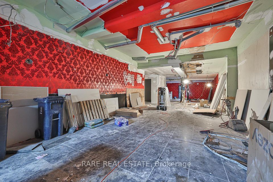 200 Bathurst Street, Toronto C01, ON M5T 2R8