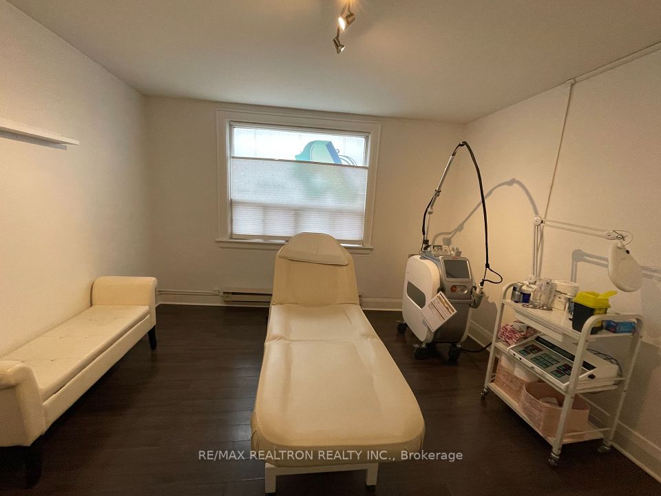 3331A Yonge Street E, Toronto C04, ON M4N 2L9