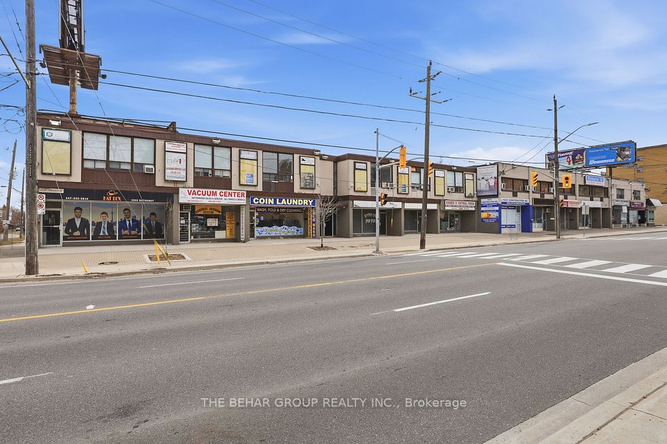 3181-3205 Bathurst Street, Toronto C04, ON M6A 2B2