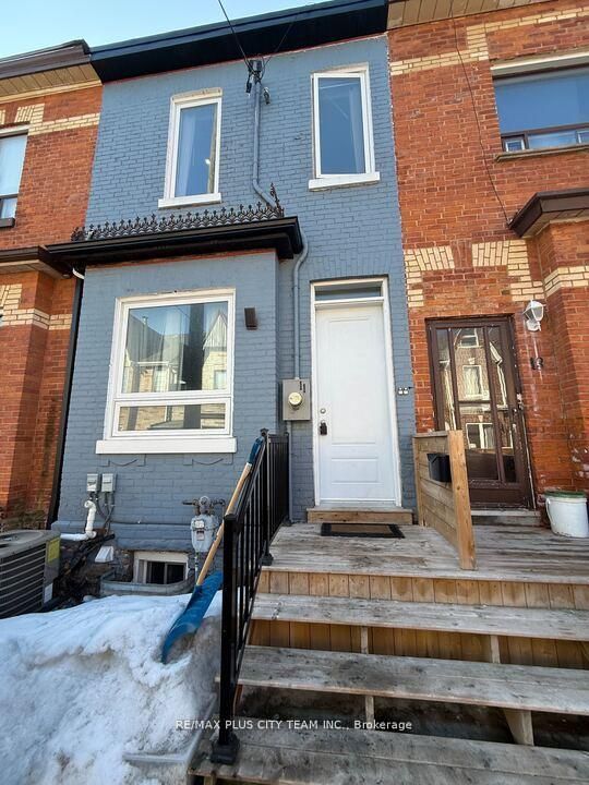 Att/Row/Townhouse at 11 Baden Street, Toronto C01, ON M6J 1Z3, Toronto C01