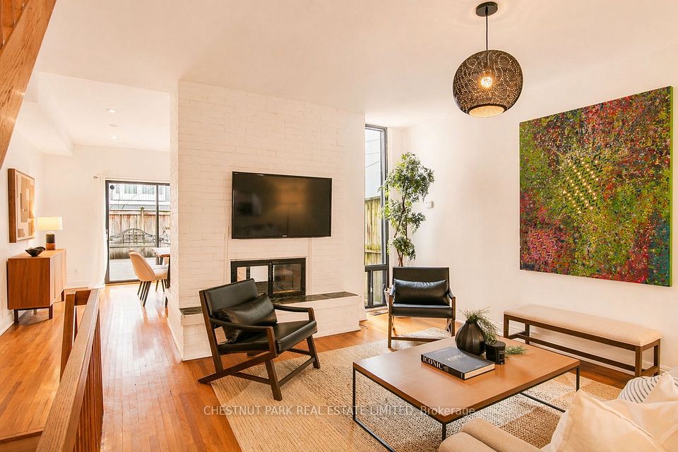 Att/Row/Townhouse at 25 Bishop Street, Toronto C02, ON M5R 1N3, Toronto C02