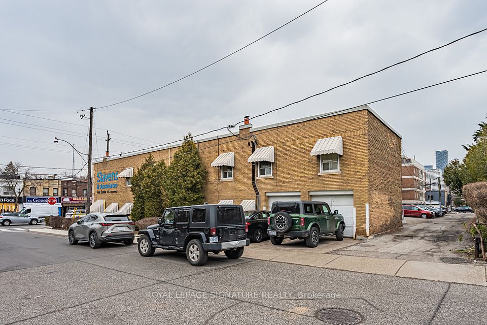 435 Eglinton Avenue W Main, Toronto C03, ON M5N 1A4