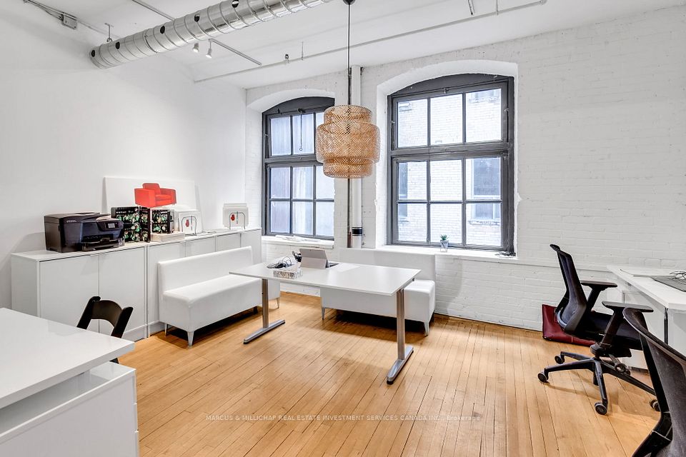 639 Queen Street W 404, Toronto C01, ON M5V 2B7