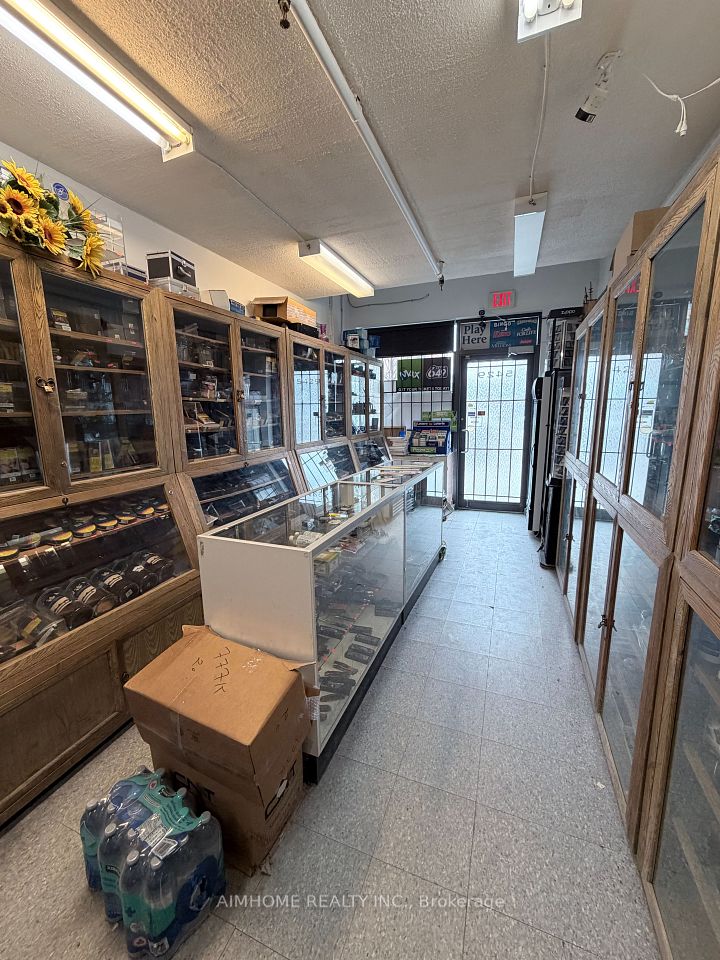 5429 Yonge ST Street, Toronto C14, ON M2N 5R6