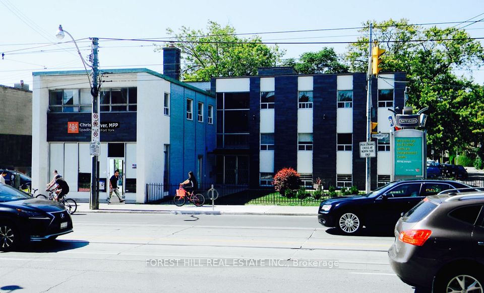 226 Bathurst Street 250, Toronto C01, ON M5T 2R9