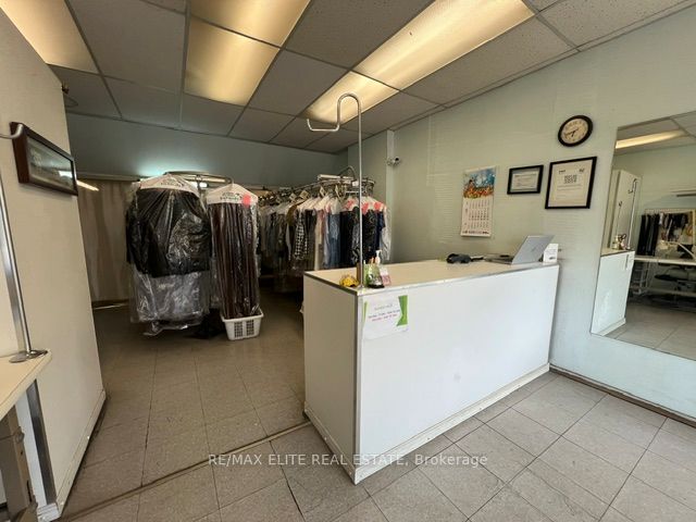 526 Eglinton Avenue W, Toronto C04, ON M5N 1B4