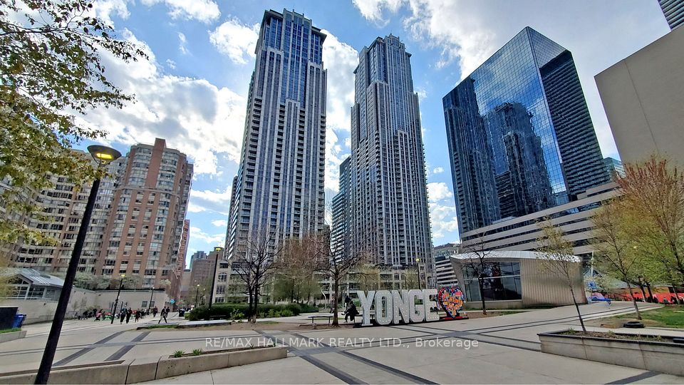 384 Yonge Street 49, Toronto C01, ON M5B 1S8